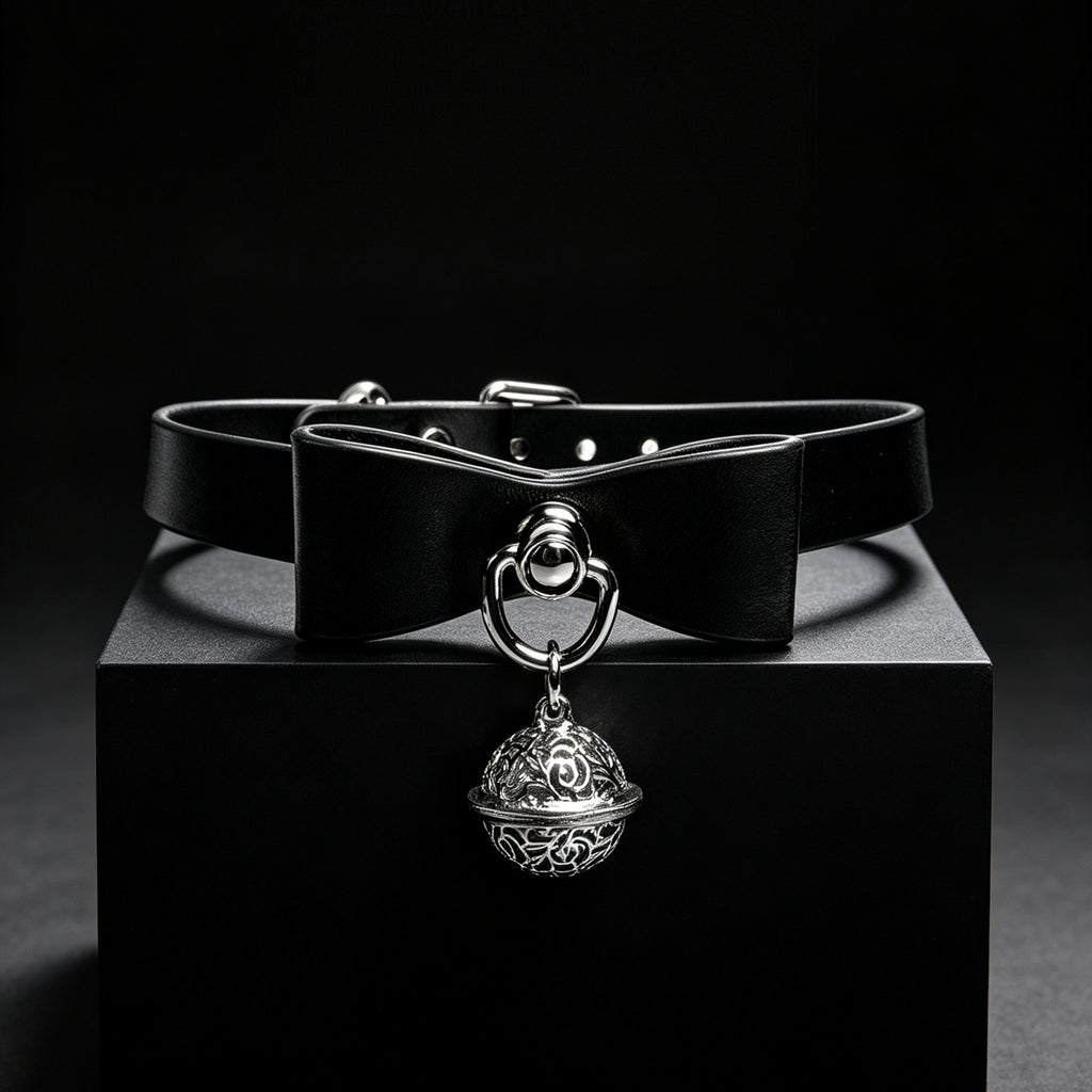 Bow Bell Leather Choker Necklace with Leash Chain – detail view | Blackyyds