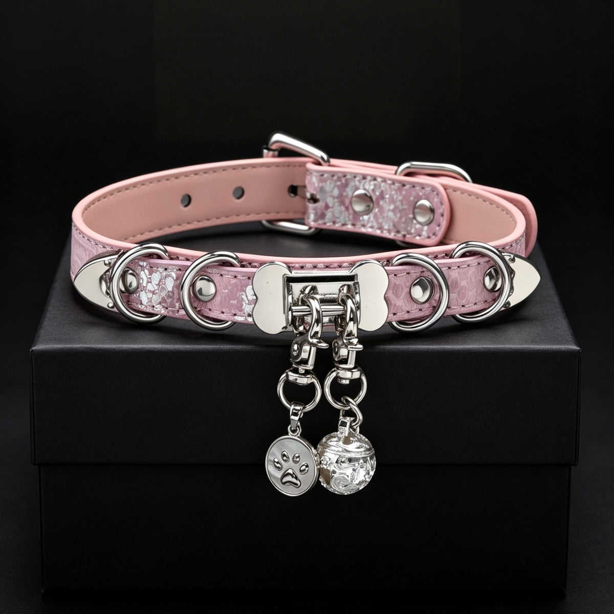 Pink Snake-Texture Choker with Mother-of-Pearl Bell – detail view | Blackyyds