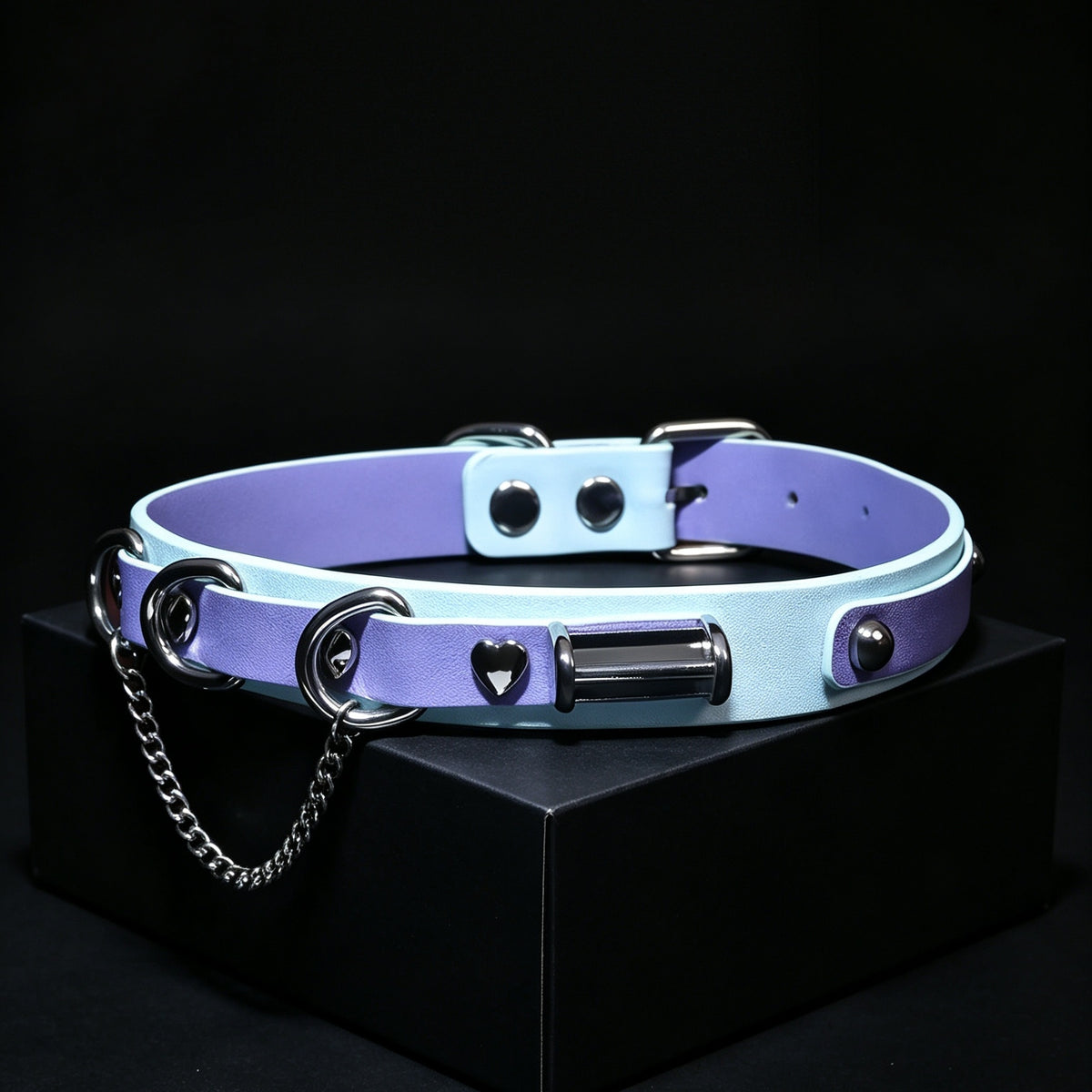 Snake-Texture Genuine Leather Bell Choker – detail view | Blackyyds