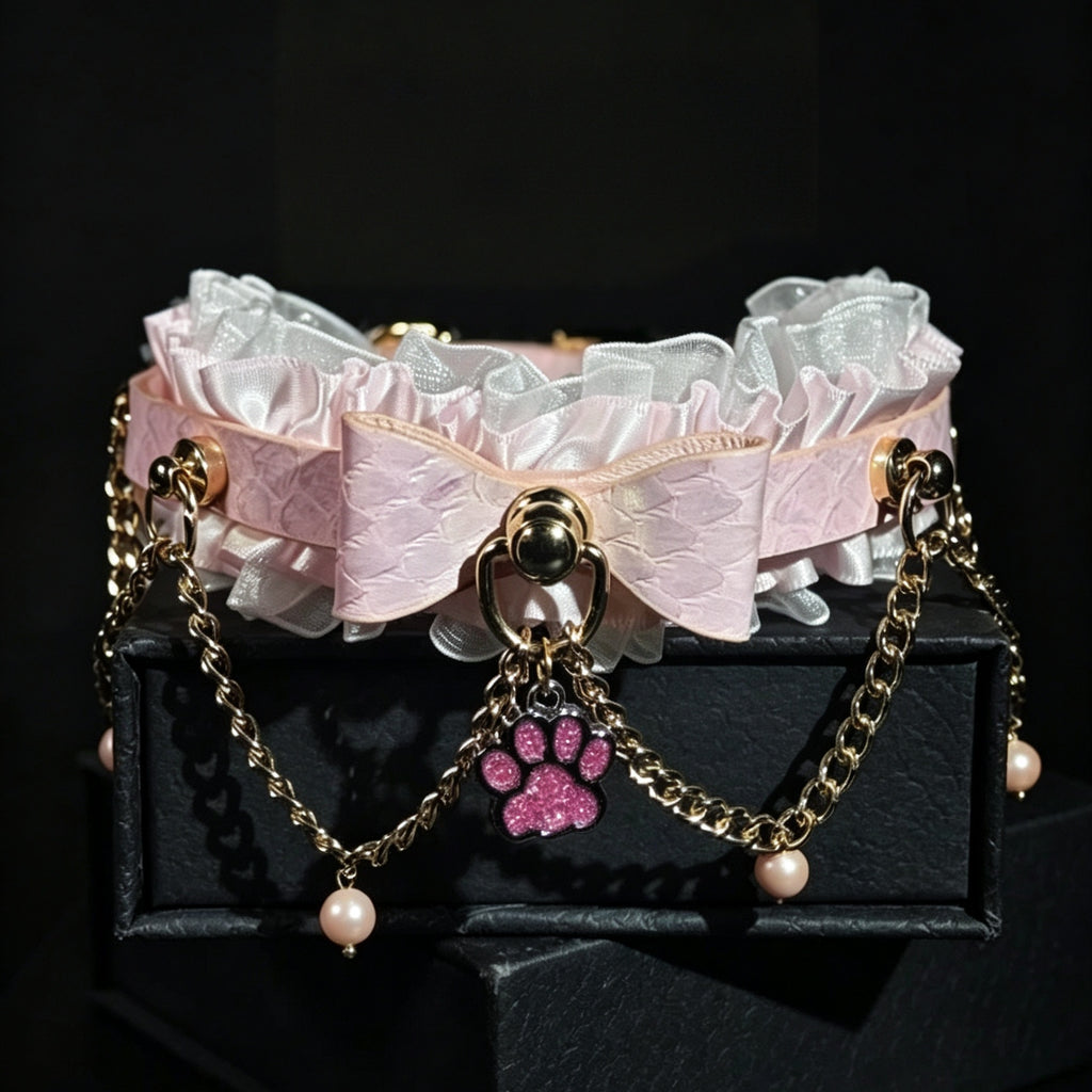Handmade Pink Bow Lace Choker with Leash Chain – detail view | Blackyyds