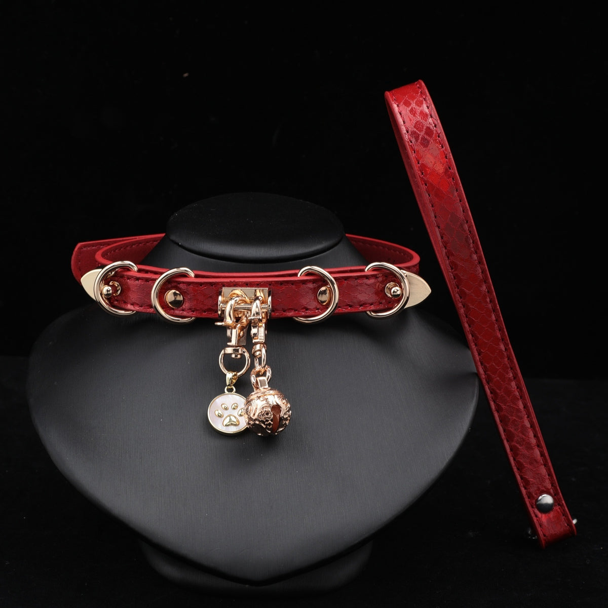 Red Holographic Snake-Texture Choker – detail view | Blackyyds