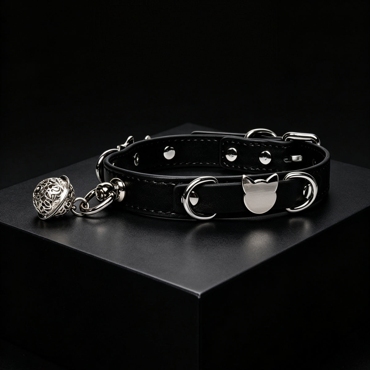 Genuine Leather Choker Necklace with Leash – detail view | Blackyyds