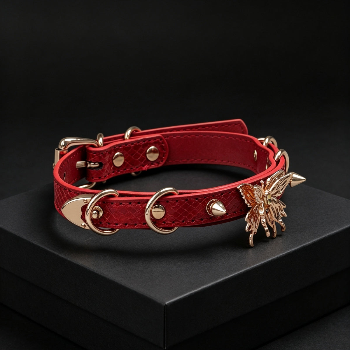 Red Studded Butterfly Choker with Leash – detail view | Blackyyds