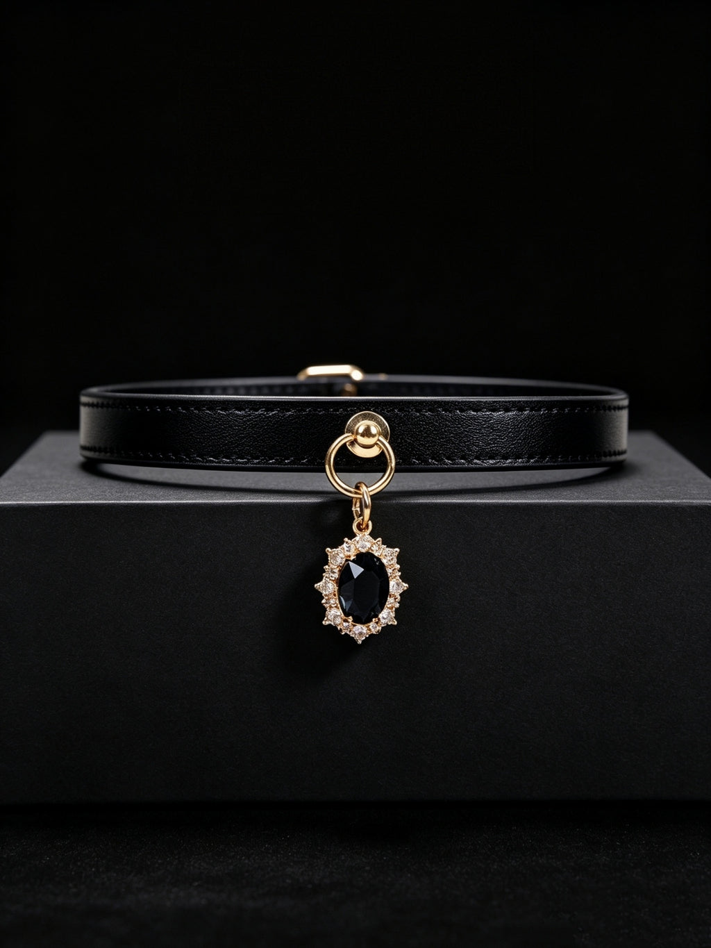 Cowhide Leather Pendant Choker Necklace – detail view | Blackyyds