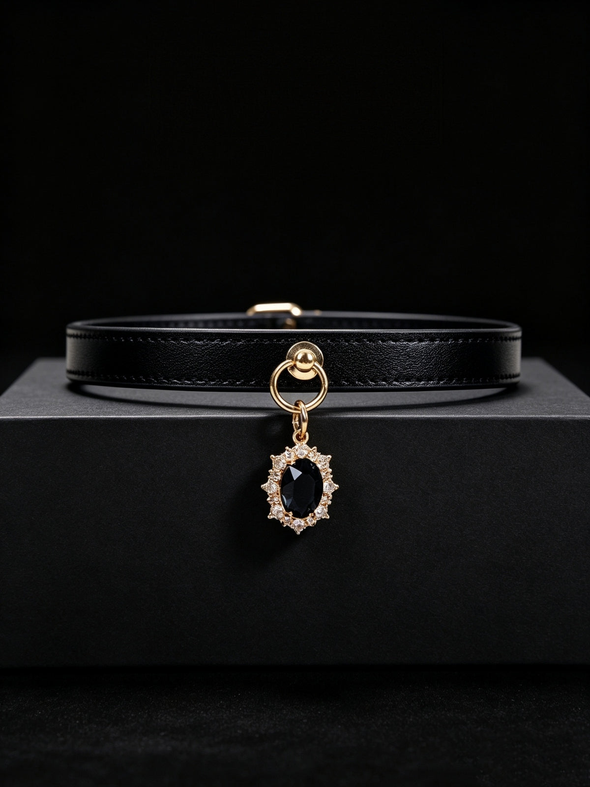 Cowhide Leather Pendant Choker Necklace – detail view | Blackyyds