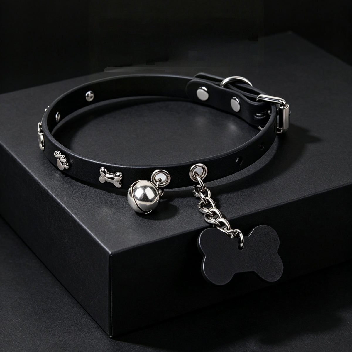 Cowhide Leather Bell Choker with Bone Tag & Leash – detail view | Blackyyds