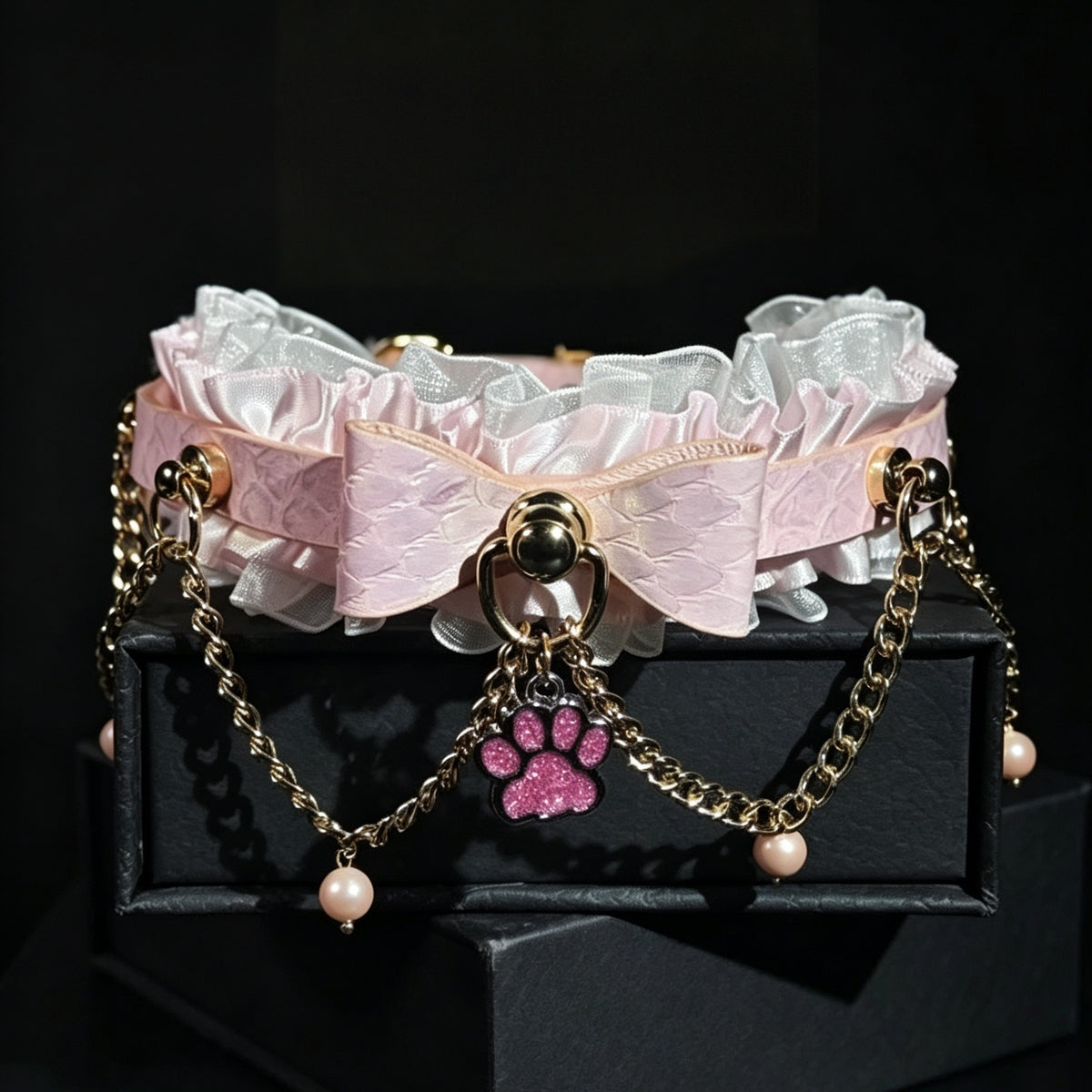 Handmade Pink Bow Lace Choker with Leash Chain – close-up | Blackyyds