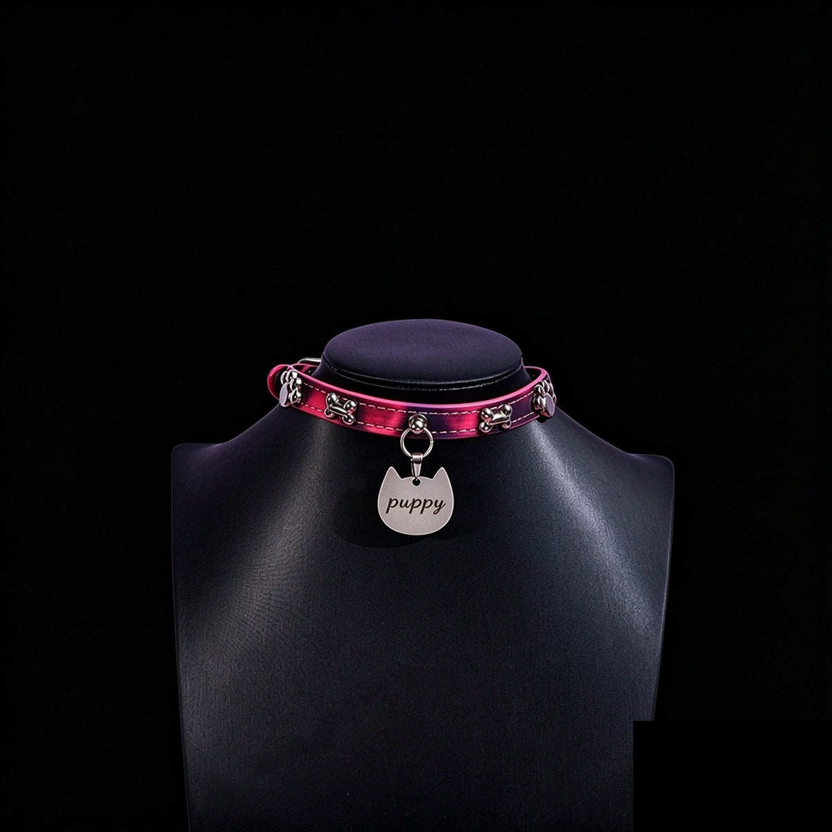 Thermochromic Genuine Leather Bell Choker with Metal Tag – close-up | Blackyyds