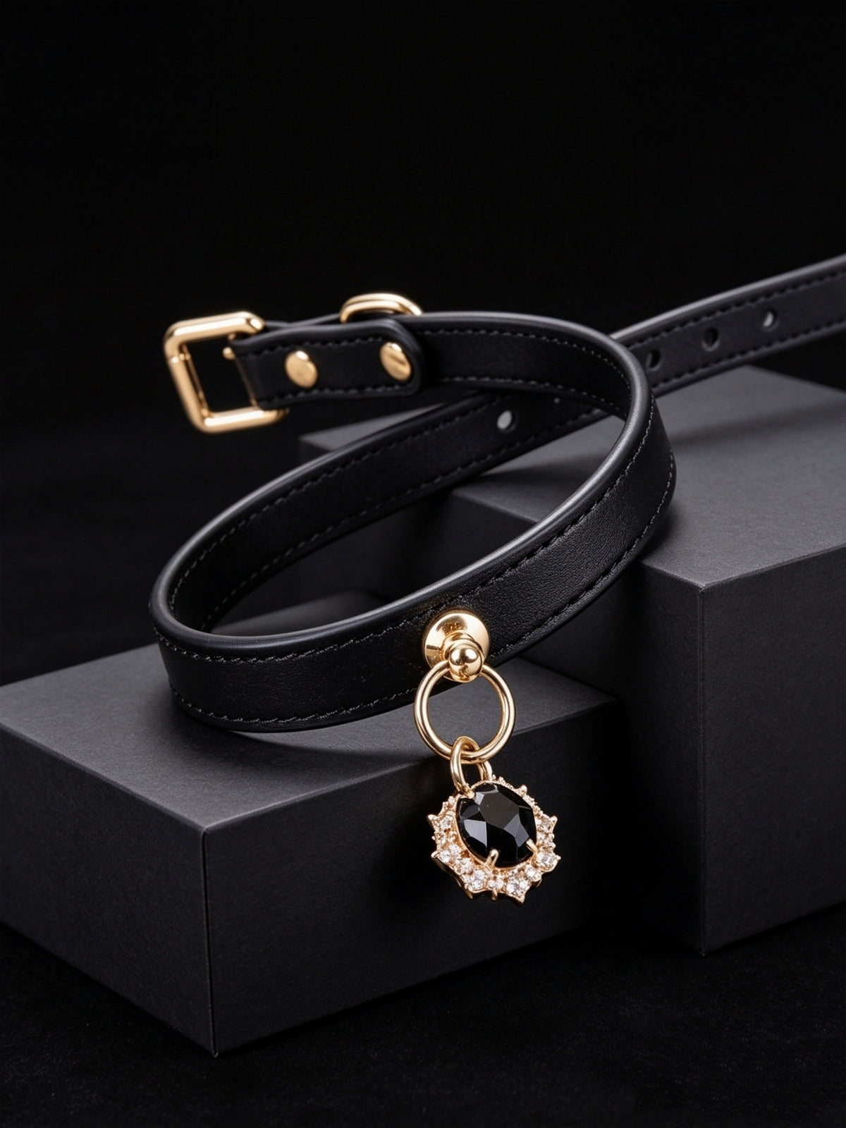 Cowhide Leather Pendant Choker Necklace – close-up | Blackyyds
