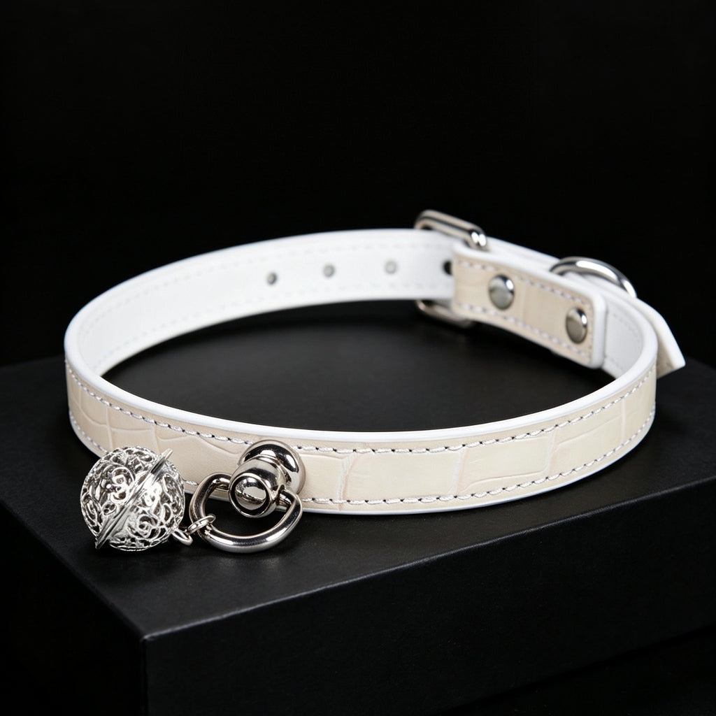 White Croc-Embossed Cowhide Leather Bell Choker with Leash – close-up | Blackyyds