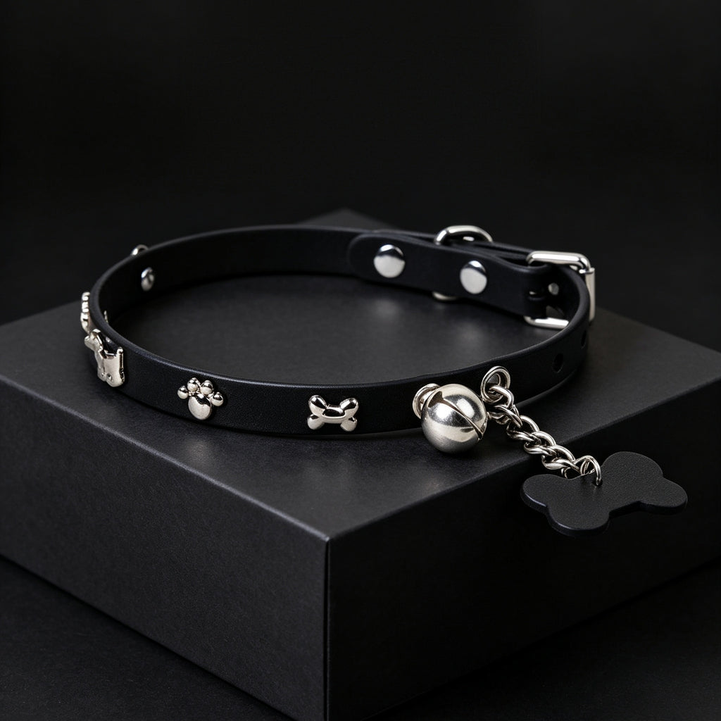 Cowhide Leather Bell Choker with Bone Tag & Leash – close-up | Blackyyds