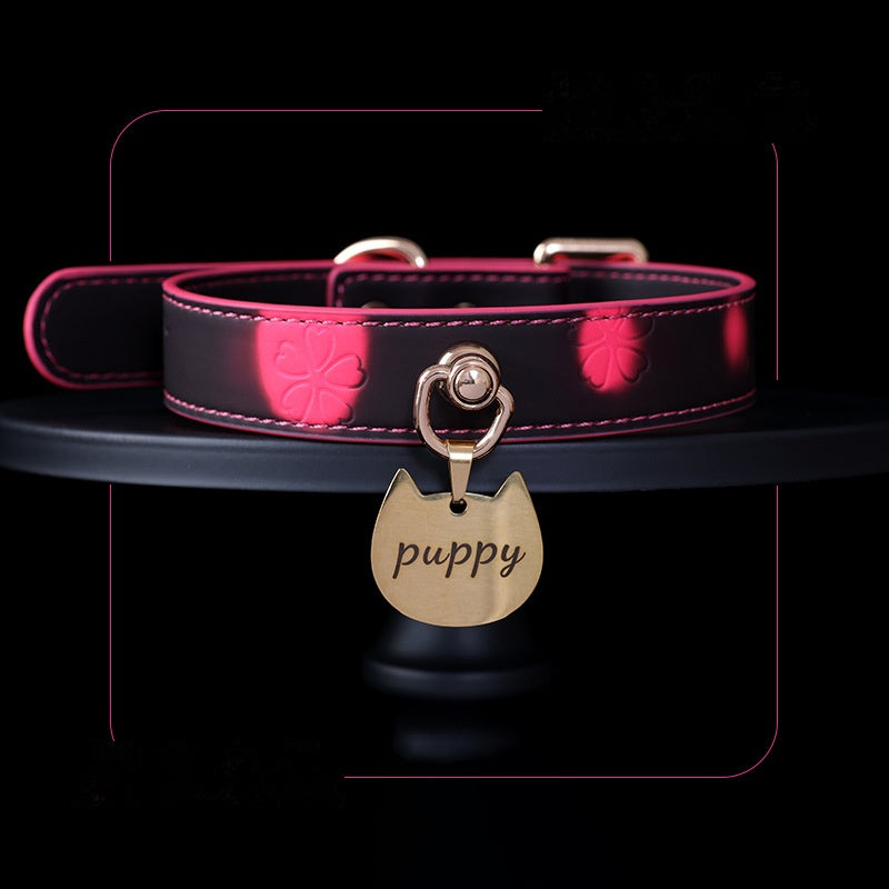 Sakura Thermochromic Choker Necklace with Leash – close-up | Blackyyds