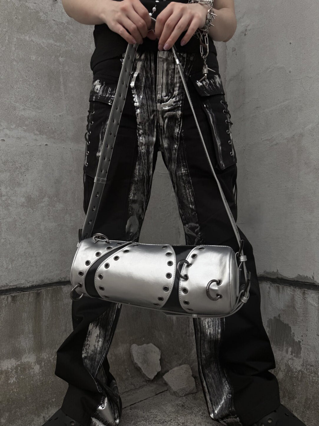 Y2K Punk Red & Black Color-Block Cylinder Bag - Grunge Grommet Strap Barrel Shoulder Bag (Plush Charm Not Included)