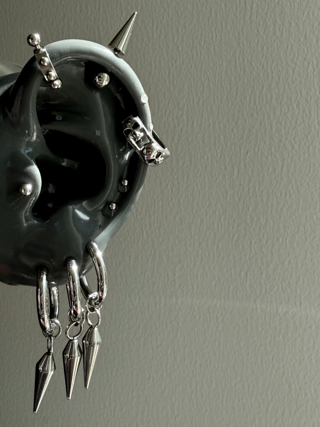 [D Series]Single Spiked Drop Hoop - Stainless Steel U-Shaped Ear Cuff / Punk Gothic Earring