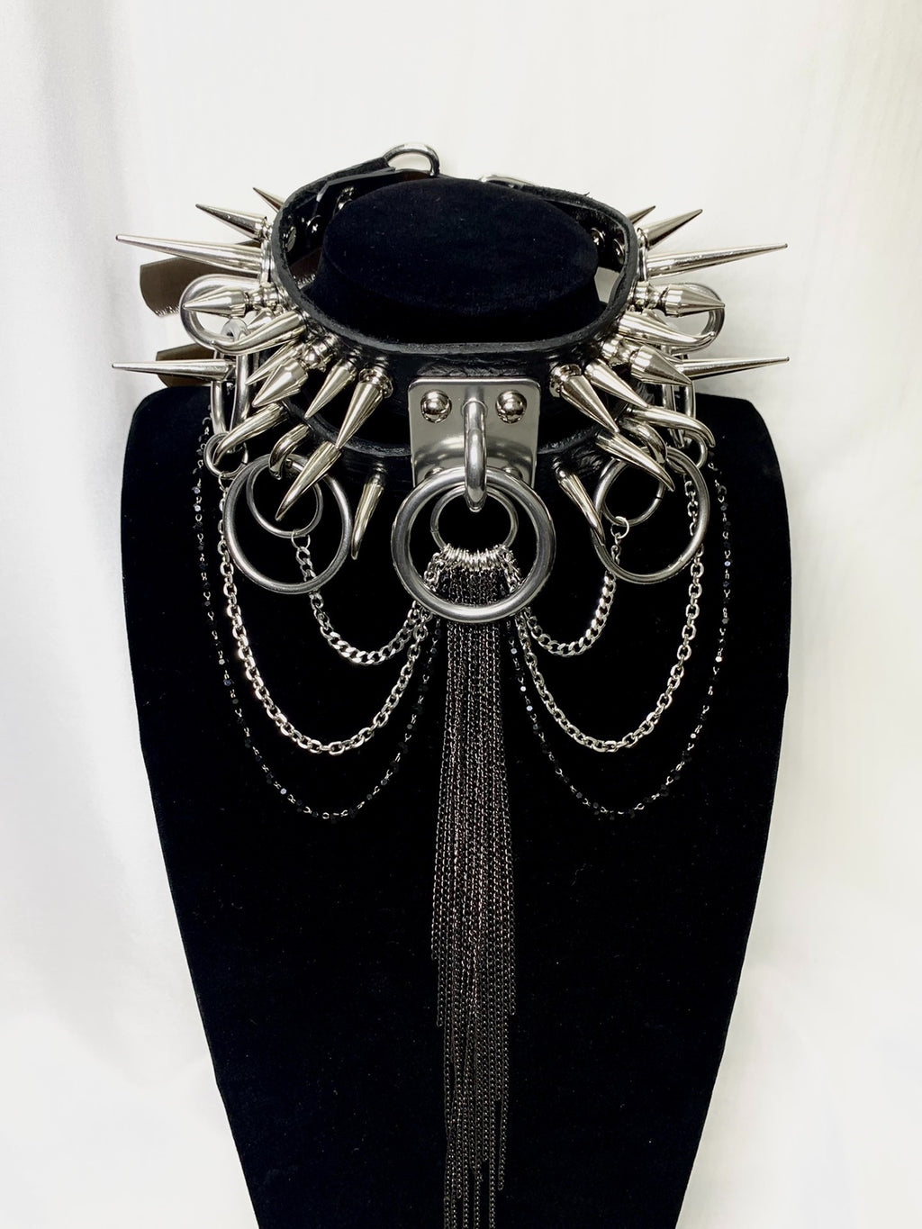 Choker punk gotico con borchie fatto a mano | Collana statement in stile festival rock in metallo nero