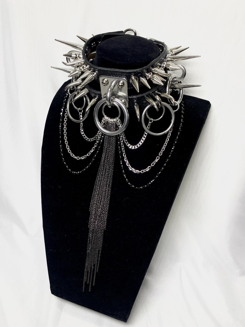 Choker punk gotico con borchie fatto a mano | Collana statement in stile festival rock in metallo nero