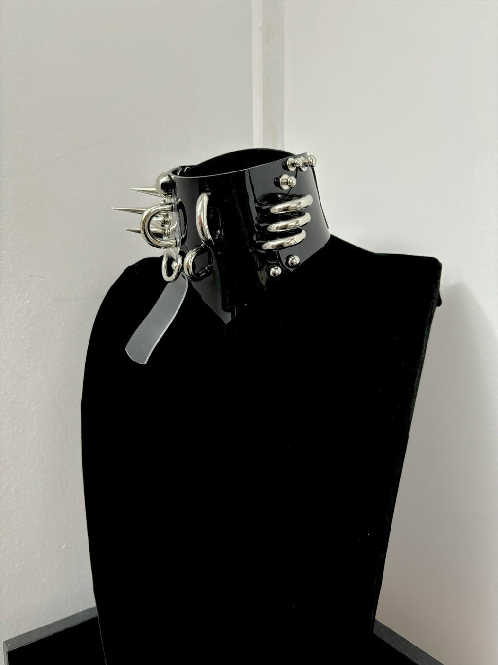 Collana girocollo in stile gotico punk "Altered Flesh" con borchie in metallo | Collana statement Alt Subculture