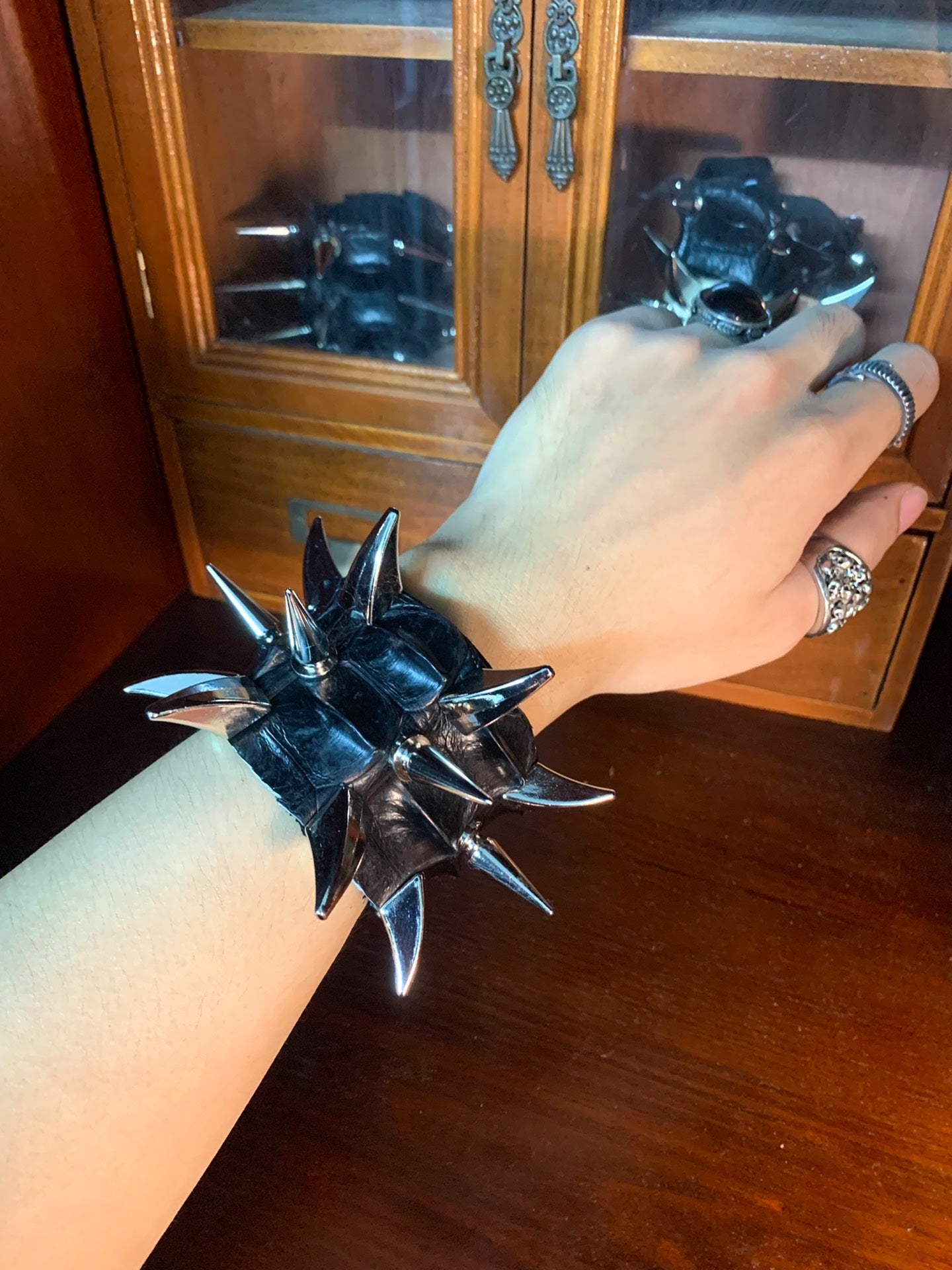 Punk Rock Gothic Metal Studded Heavy-Duty Darkwear Vintage Crocodile Leather Cuff Bracelet Wristband