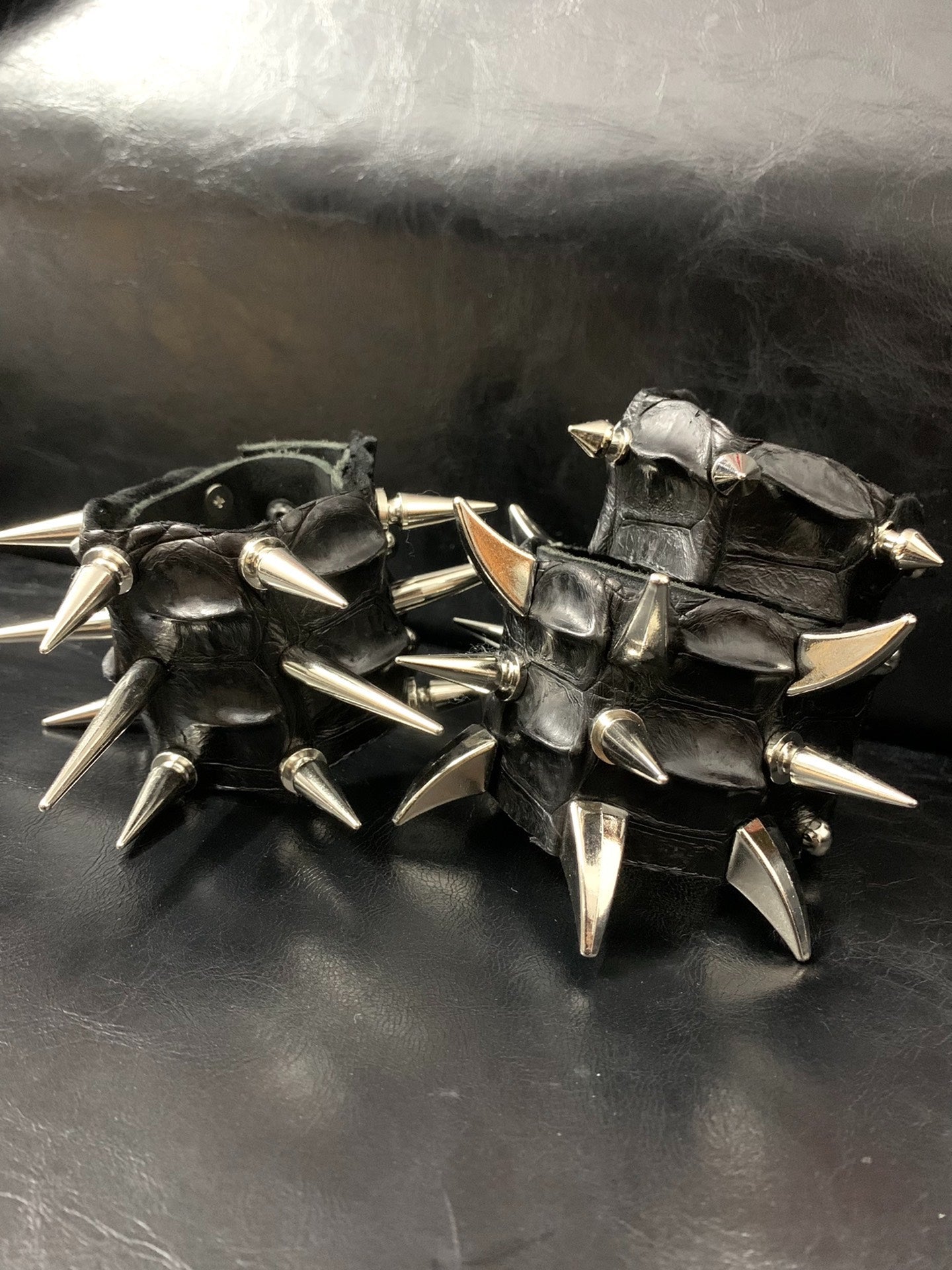 Punk Rock Gothic Metal Studded Heavy-Duty Darkwear Vintage Crocodile Leather Cuff Bracelet Wristband