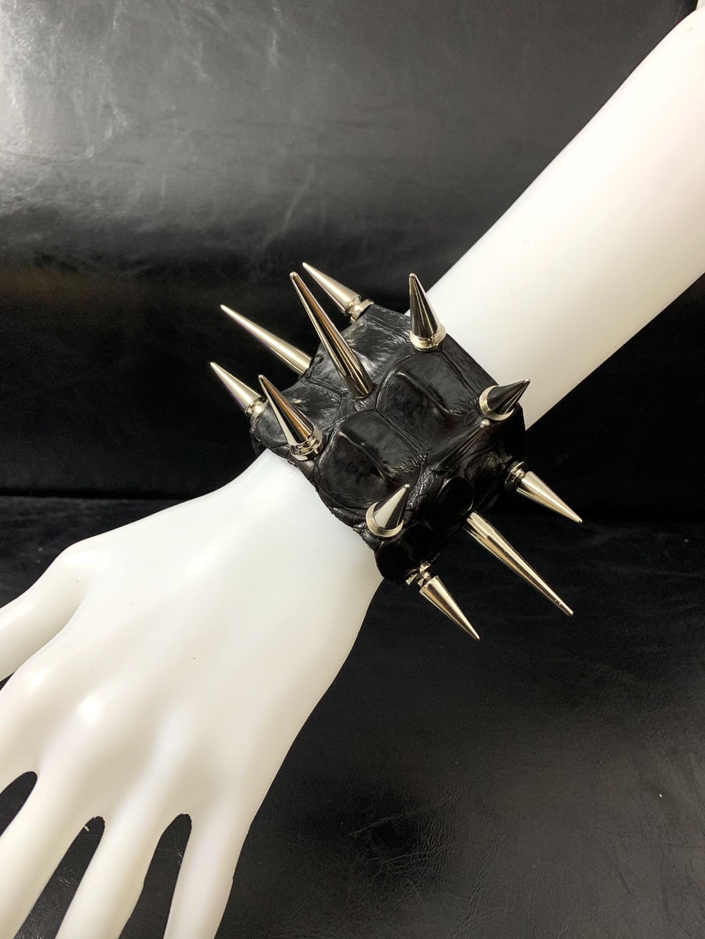 Punk Rock Gothic Metal Studded Heavy-Duty Darkwear Vintage Crocodile Leather Cuff Bracelet Wristband