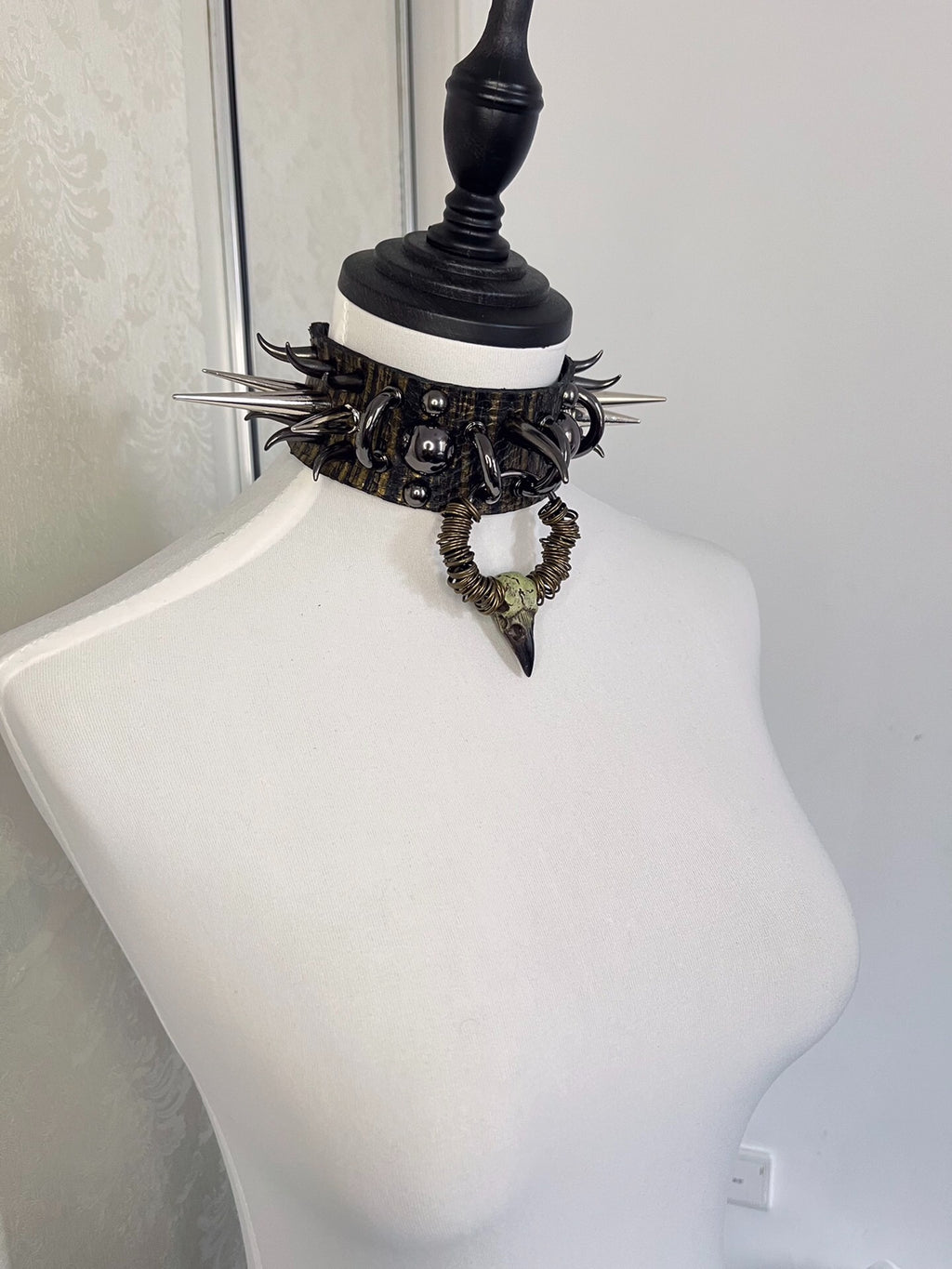 Raven Gothic Punk Snake Pattern Spike Choker Necklace Unisex