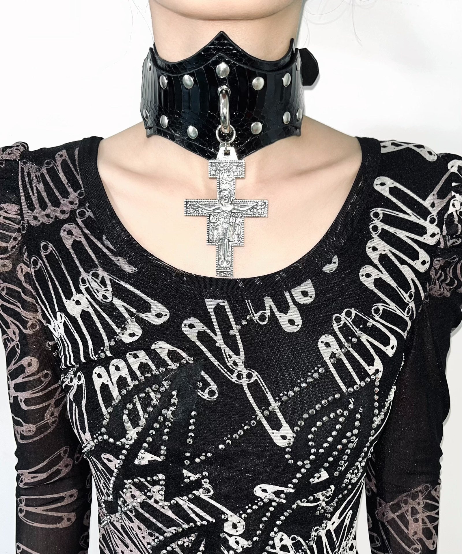 Oracle Feather Choker – Gothic Punk Snakeskin Metal Statement Necklace