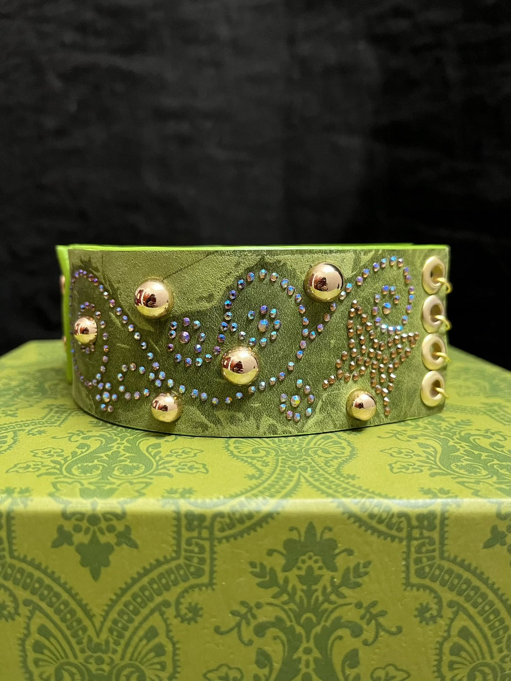 Choker in pelle gotica tribale con borchie – Stile punk Dark Forest