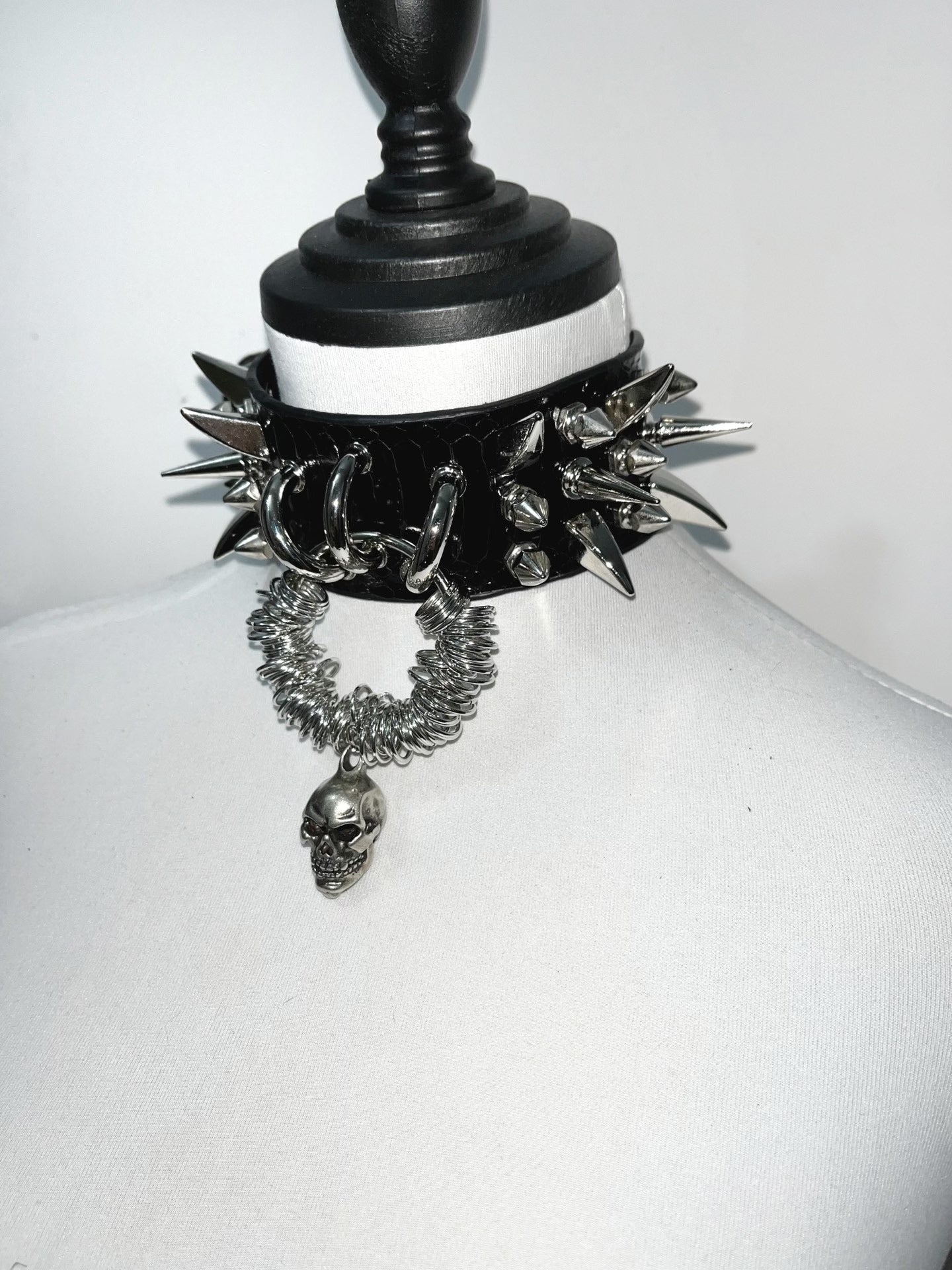 【Mockery】Rock Gothic Punk Visual Heavy Metal Snake Pattern Studded Choker Necklace