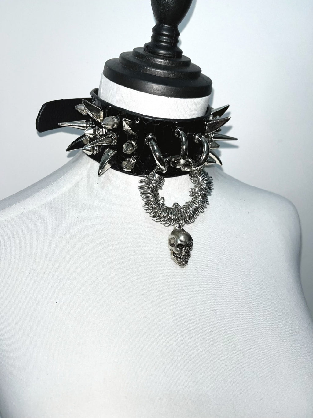【Mockery】Rock Gothic Punk Visual Heavy Metal Snake Pattern Studded Choker Necklace