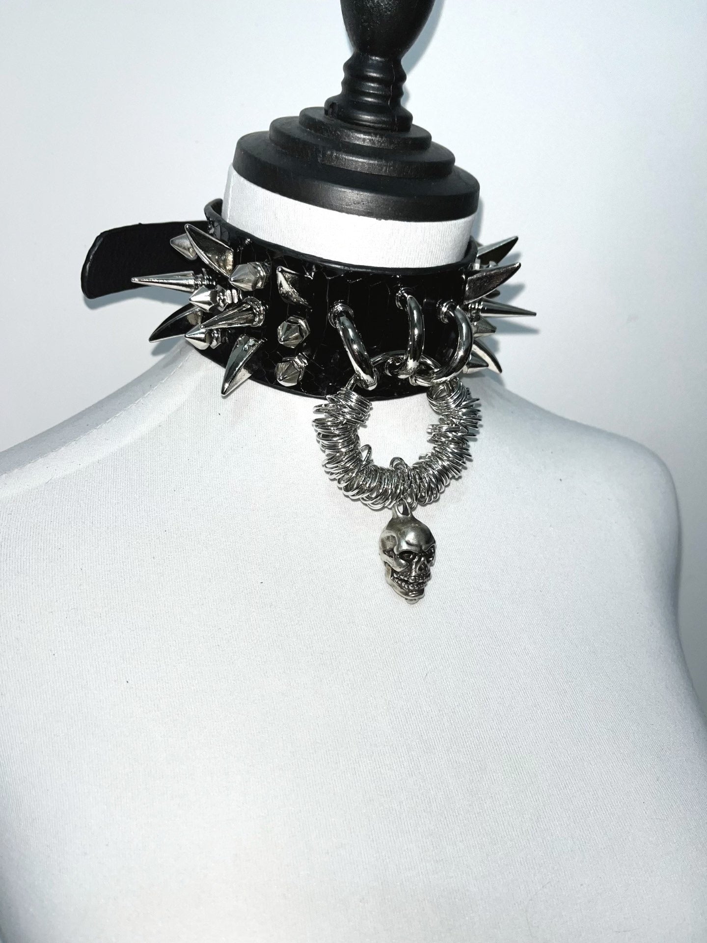 【Mockery】Rock Gothic Punk Visual Heavy Metal Snake Pattern Studded Choker Necklace
