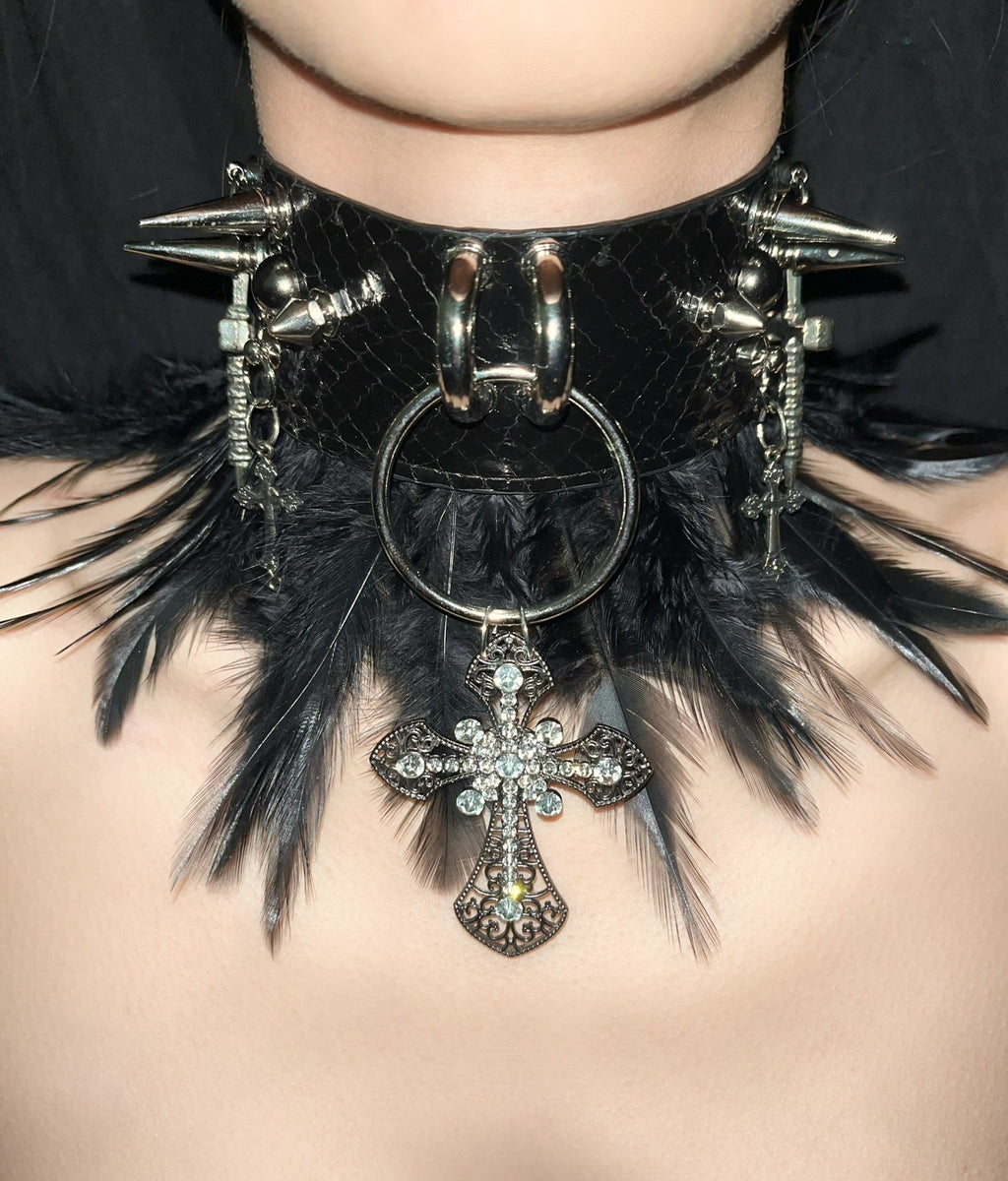 Yuhe Rock Gothic Visual Punk Snake Skin Feather Rivet Metal Choker Necklace