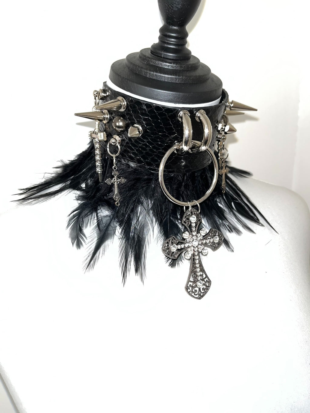 Yuhe Rock Gothic Visual Punk Snake Skin Feather Rivet Metal Choker Necklace