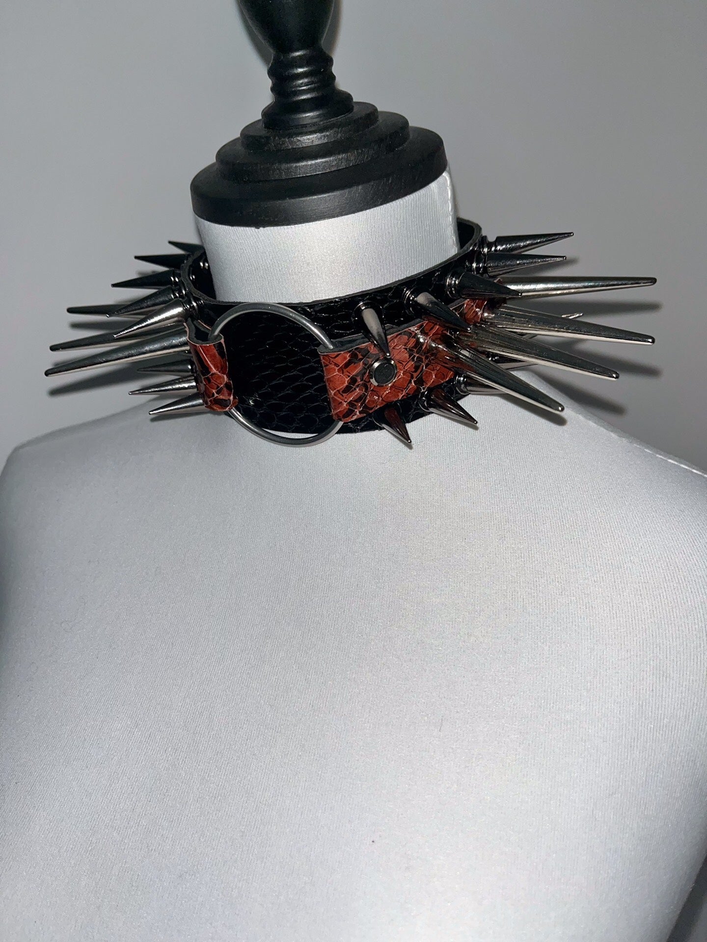 Rock Gothic Punk Snake Skin Patchwork Studded Metal Choker Necklace – Dark Industrial, Y2K Inspired