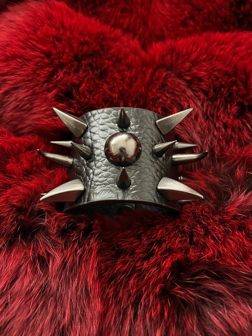 Rock Visual Gothic Punk Crocodile Leather Studded Metal Bracelet – Edgy, Heavy Metal Choker for Dark Fashion Lovers