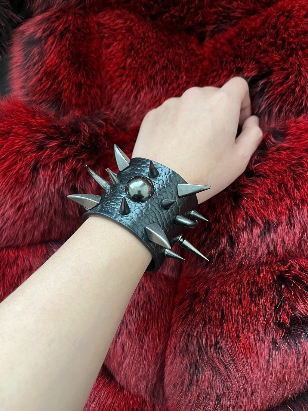 Rock Visual Gothic Punk Crocodile Leather Studded Metal Bracelet – Edgy, Heavy Metal Choker for Dark Fashion Lovers