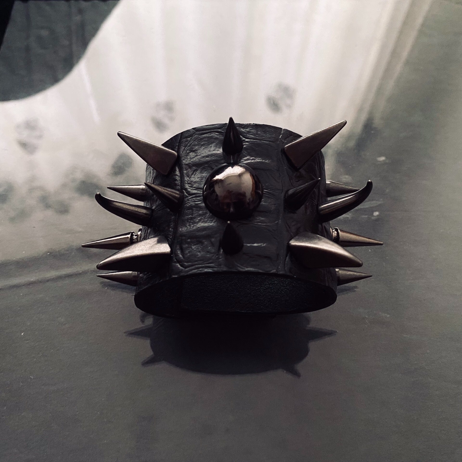 Rock Visual Gothic Punk Crocodile Leather Studded Metal Bracelet – Edgy, Heavy Metal Choker for Dark Fashion Lovers