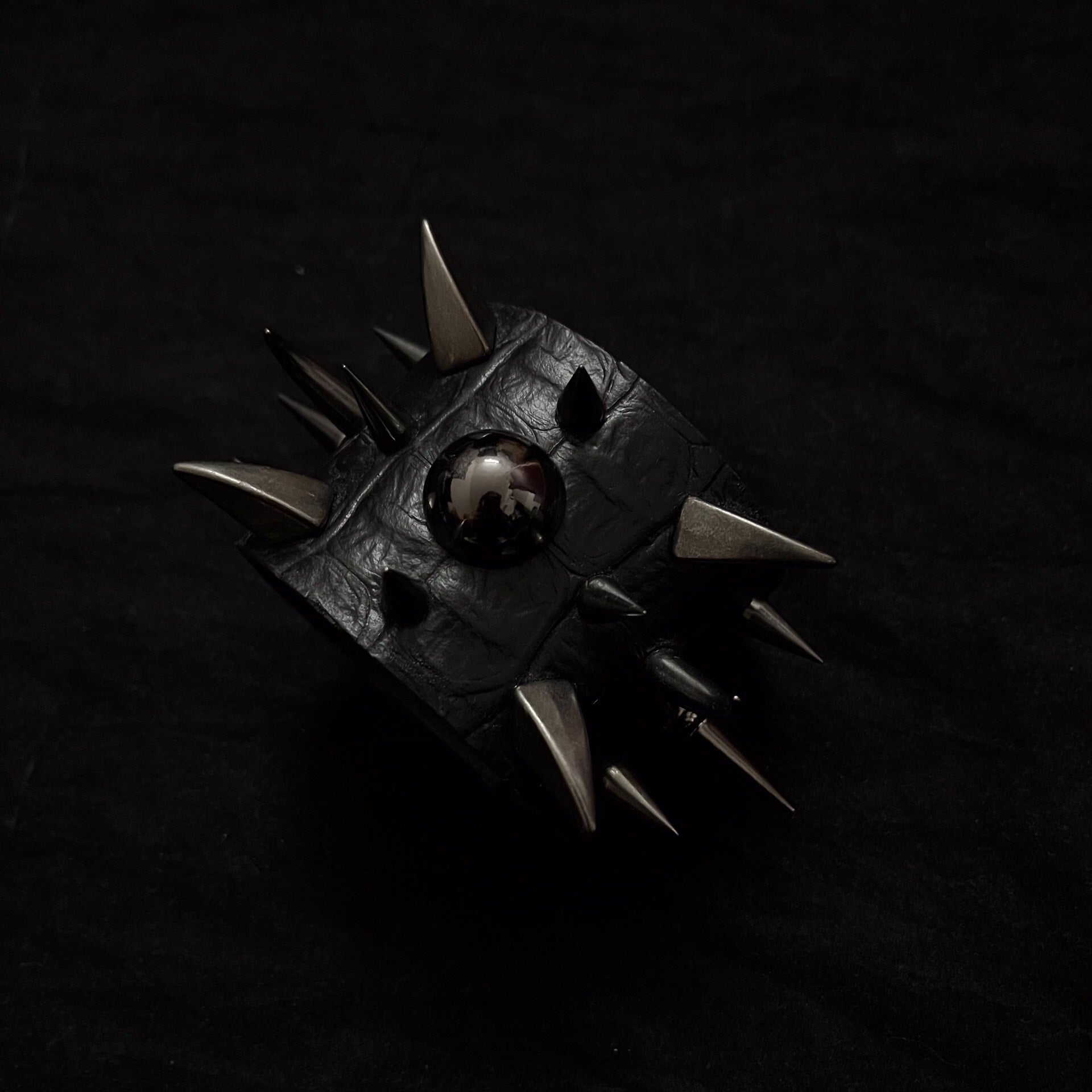 Rock Visual Gothic Punk Crocodile Leather Studded Metal Bracelet – Edgy, Heavy Metal Choker for Dark Fashion Lovers