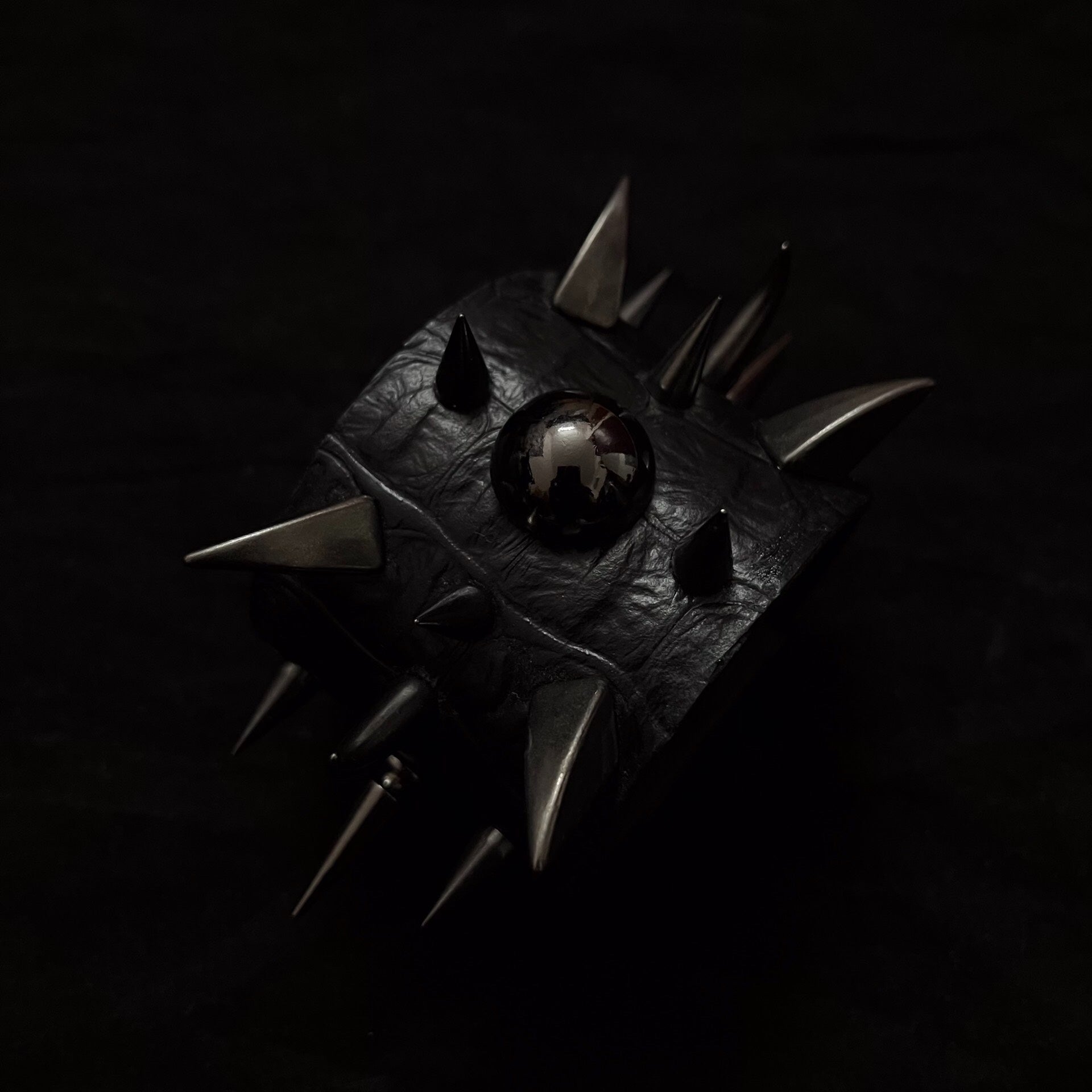 Rock Visual Gothic Punk Crocodile Leather Studded Metal Bracelet – Edgy, Heavy Metal Choker for Dark Fashion Lovers