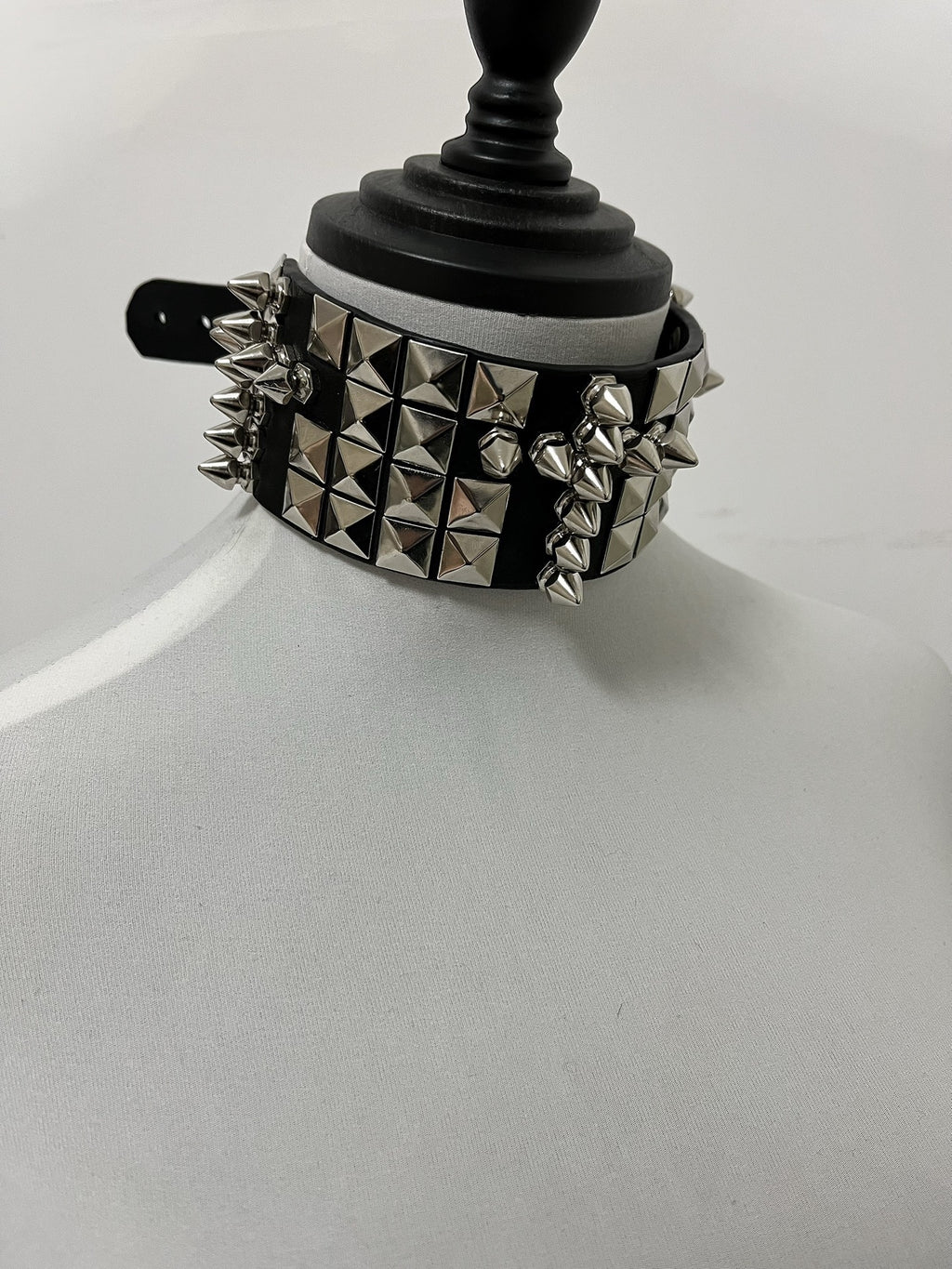 Visual Kei Dark Rock Gothic Punk Leather Studded Metal Choker Necklace