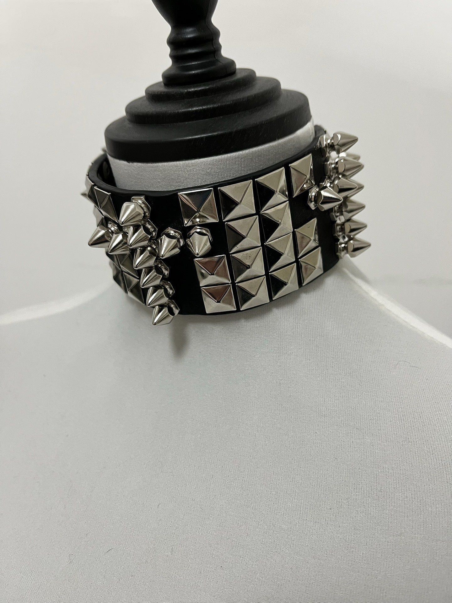 Visual Kei Dark Rock Gothic Punk Leather Studded Metal Choker Necklace