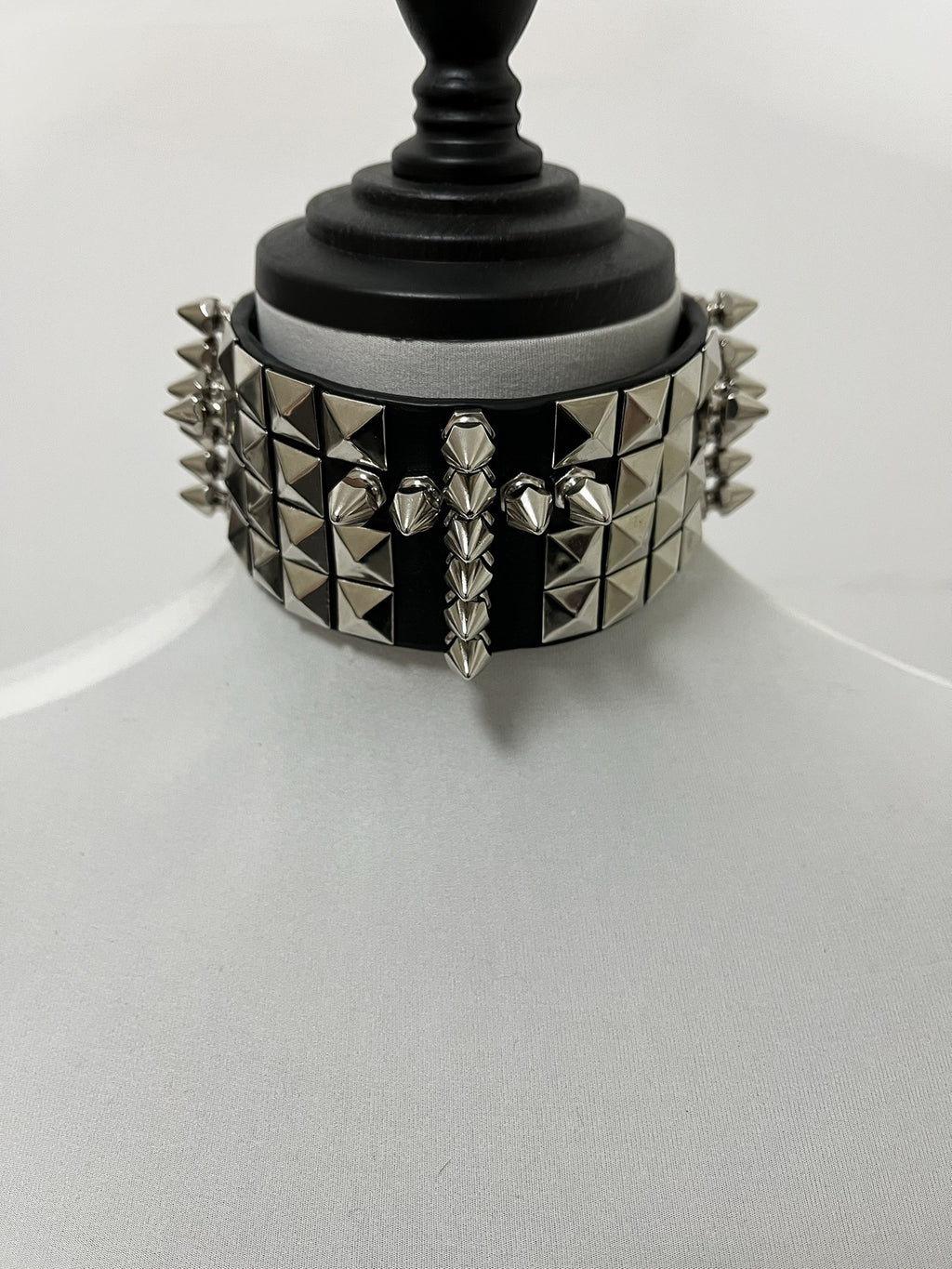 Visual Kei Dark Rock Gothic Punk Leather Studded Metal Choker Necklace
