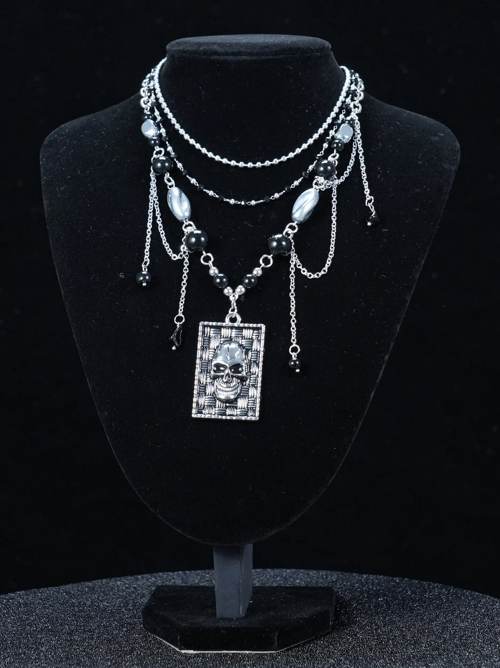 Y2K Gothic Layered Skull Pendant Necklace – Black & Silver Punk Beaded Chain Choker
