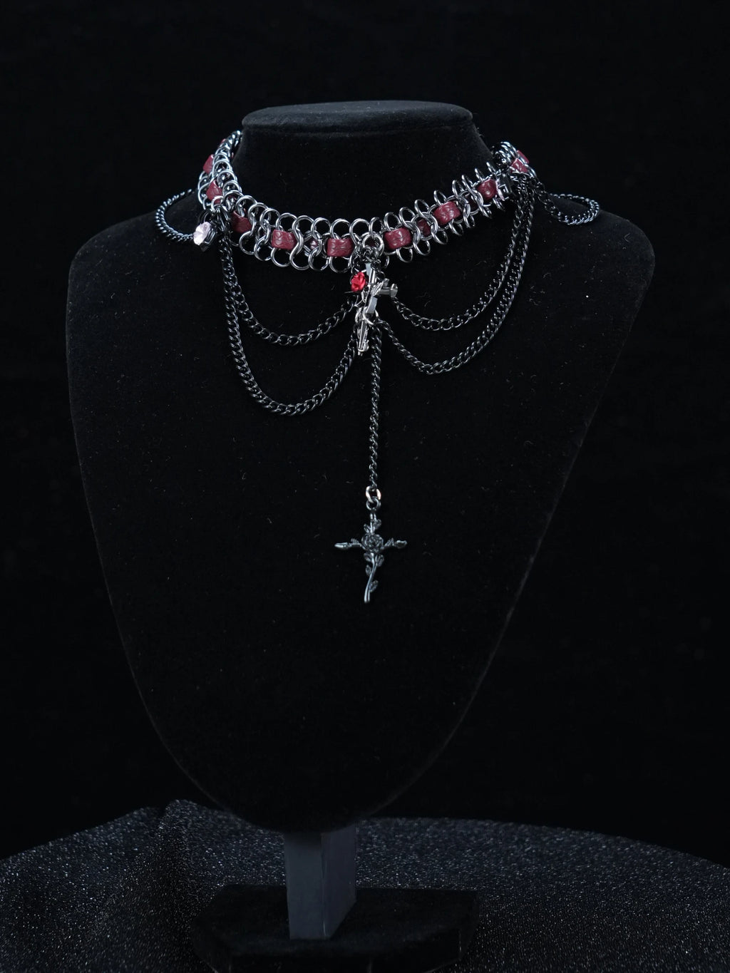 Y2K Gothic Cross Choker – Dark Metal Cross Pendant with Reddish Gemstones