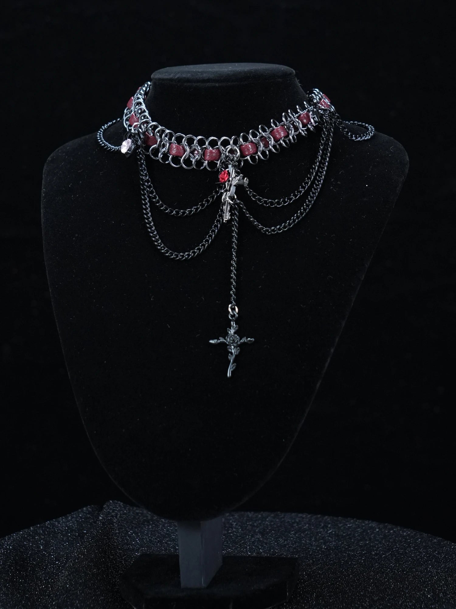 Y2K Gothic Cross Choker – Dark Metal Cross Pendant with Reddish Gemstones