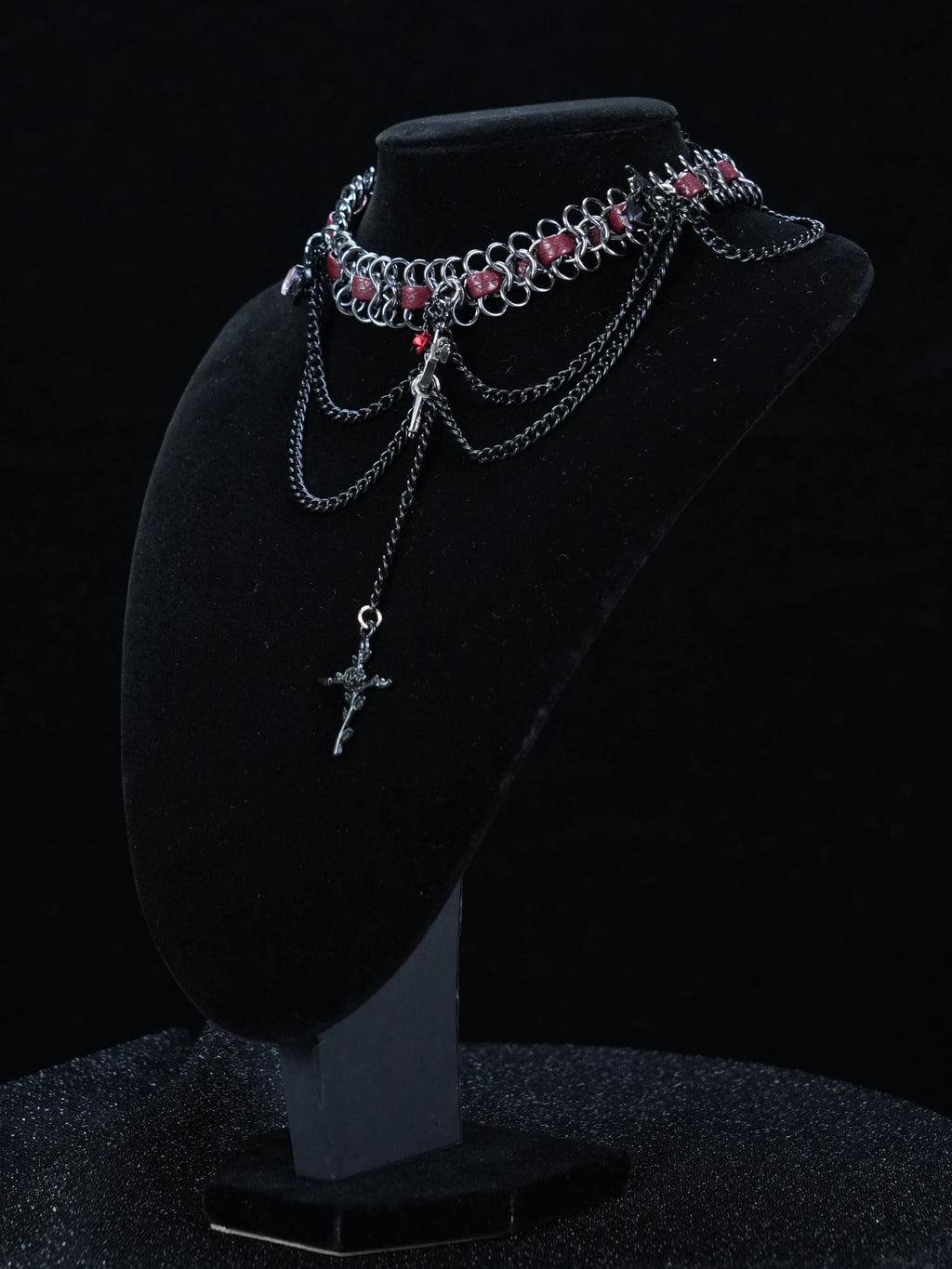Y2K Gothic Cross Choker – Dark Metal Cross Pendant with Reddish Gemstones