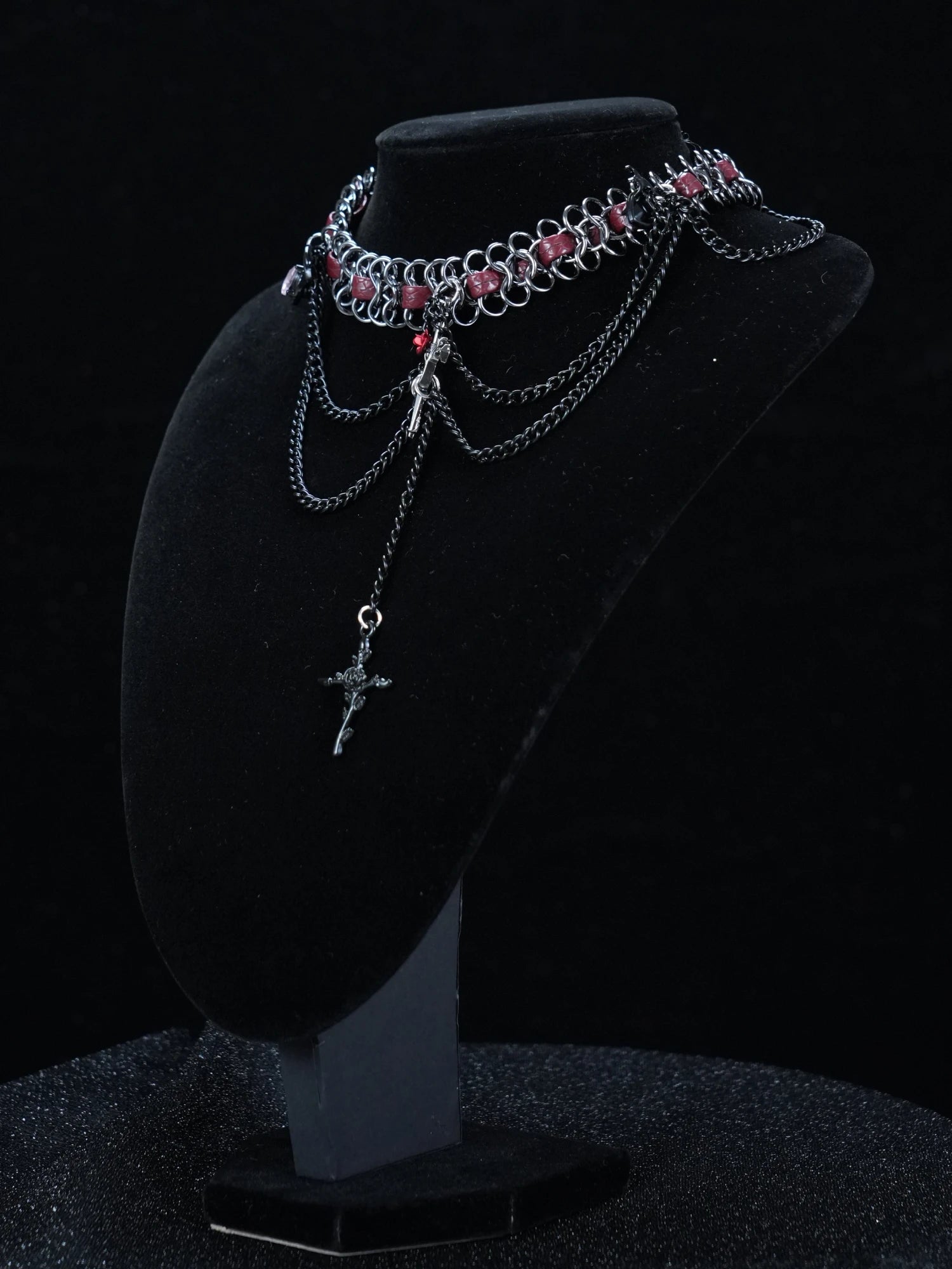 Y2K Gothic Cross Choker – Dark Metal Cross Pendant with Reddish Gemstones