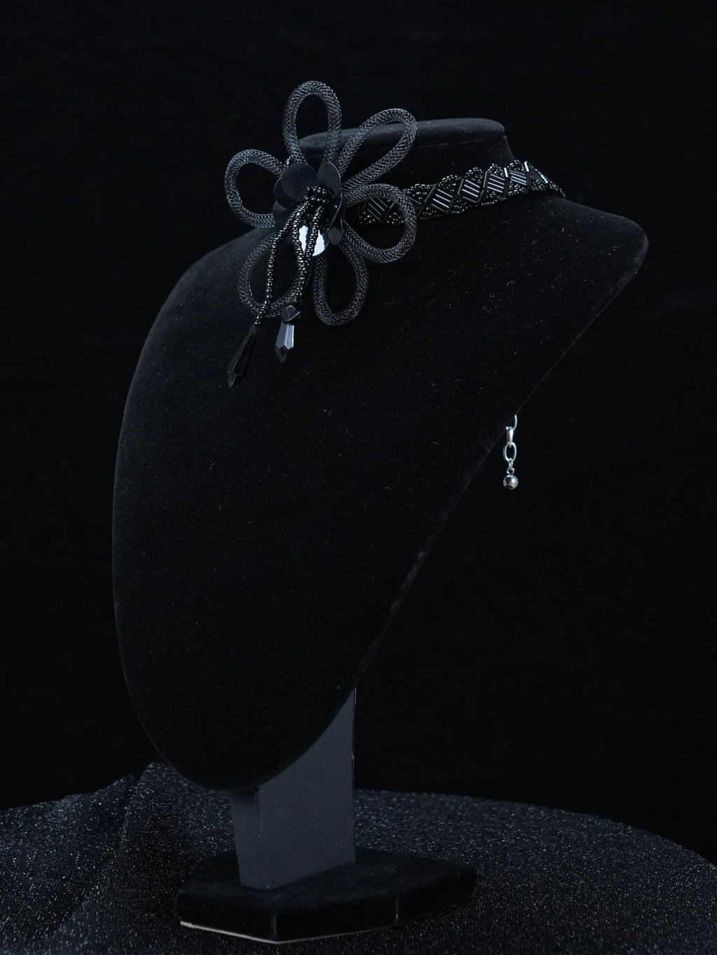 Y2K Gothic Black Mesh Flower Necklace – Beaded Lace Choker with Sequin Bloom Details