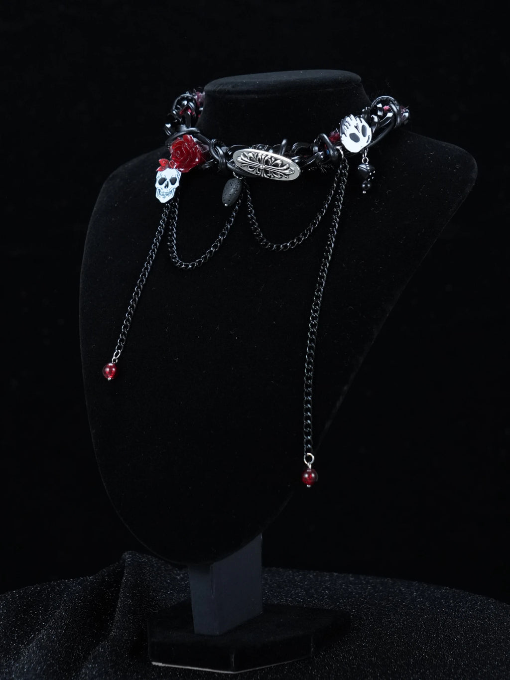 Y2K Gothic Skull & Rose Choker – Black Punk Necklace with Red Gemstones & Chains