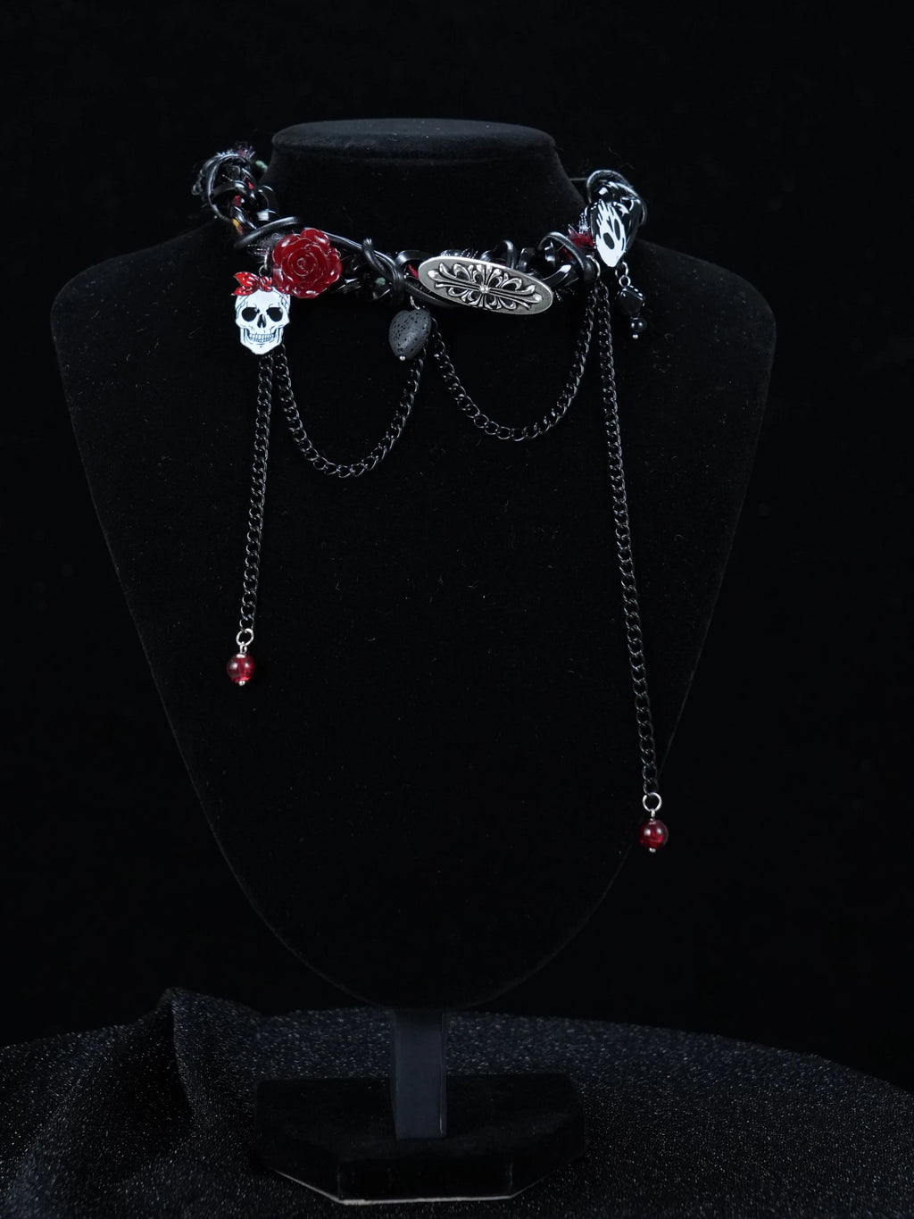 Y2K Gothic Skull & Rose Choker – Black Punk Necklace with Red Gemstones & Chains