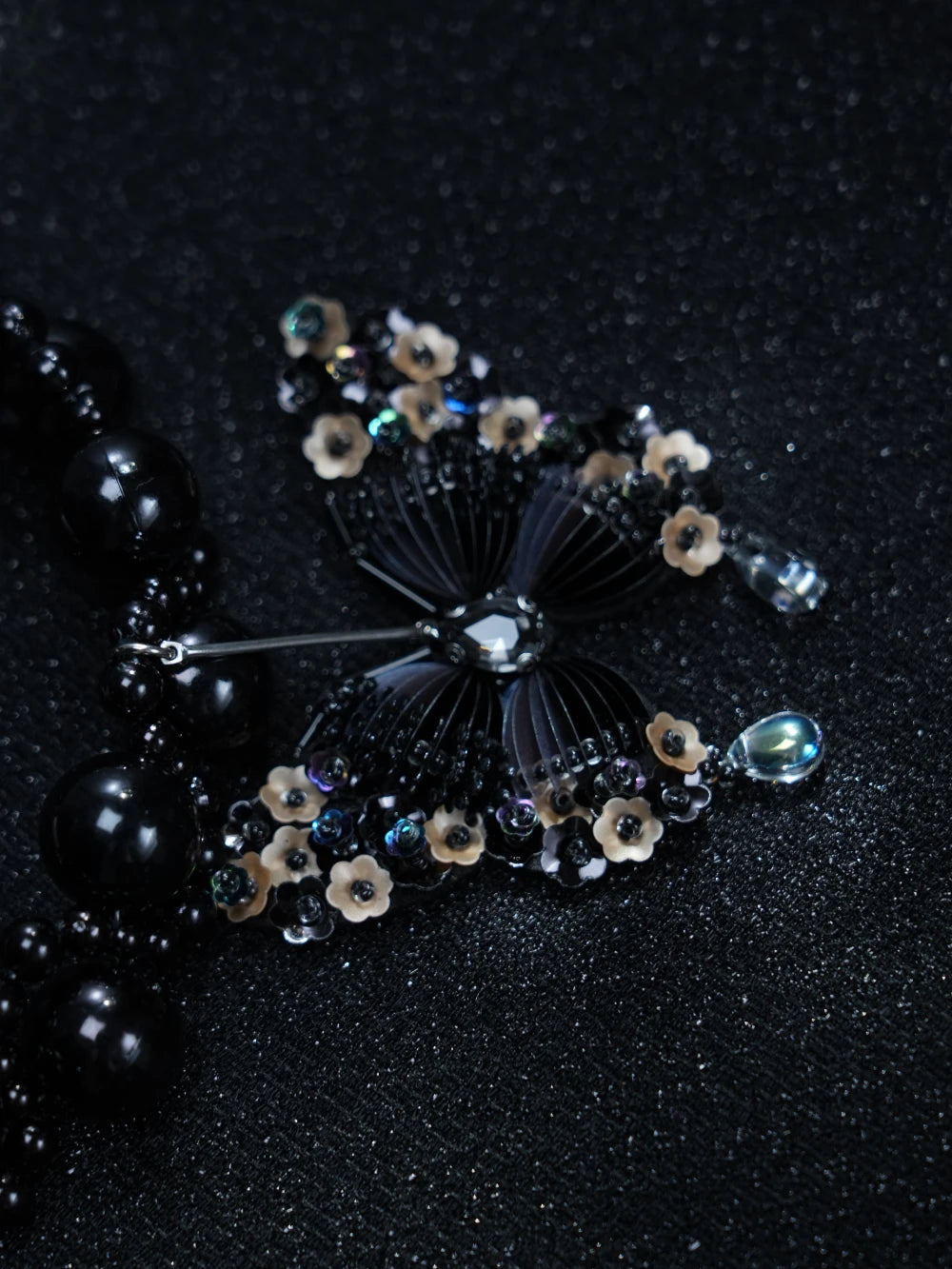 Y2K Gothic Black Pearl Bow Choker – Dark Aesthetic Necklace with Butterfly Pendant